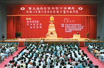 聖嚴法師於吳文尊賢社會公益講座中，介紹「四安」提供大眾安心的方法。